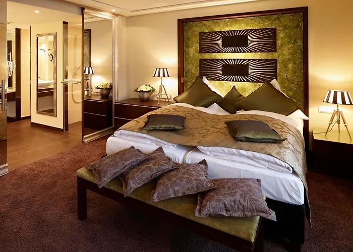 Land & Golf فندق